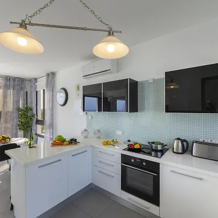 Greco Hilltop Views *