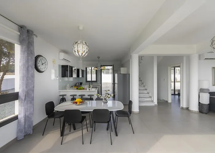 Greco Hilltop Views וילה