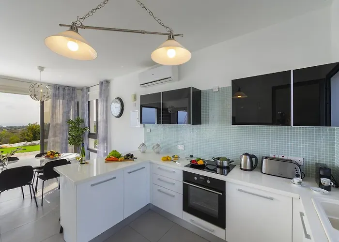 Greco Hilltop Views *